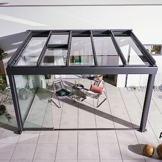 FORMVOLLENDETE ÜBERDACHUNG