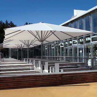 SONNENSCHIRME FÜR DEN GEWERBLICHEN BEREICH