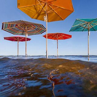 STOFFE UND FARBEN FÜR IHREN SONNENSCHIRM