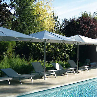 STOFFE UND FARBEN FÜR IHREN SONNENSCHIRM