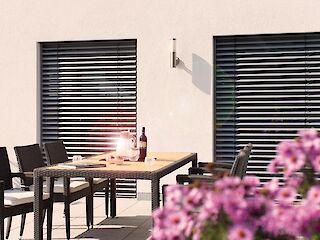 Rollläden oder Raffstoren?